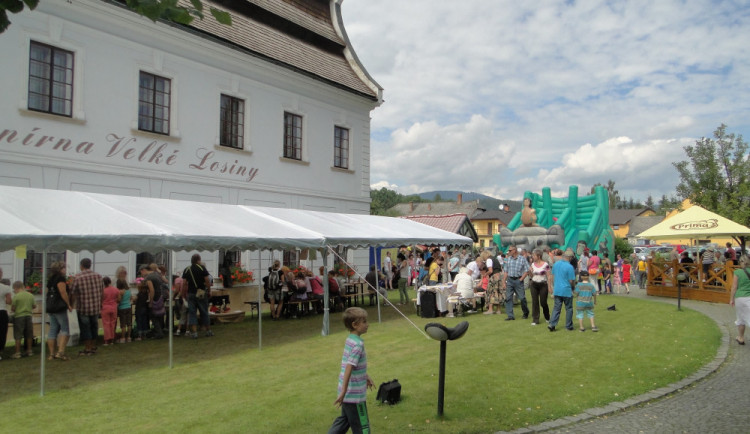 Víkend v ruční papírně ve Velkých Losinách bude nabitý programem pro děti i rodiče
