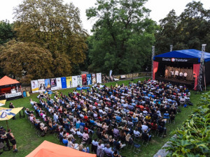 Tramtarie se opět představí pod širým nebem. Tentokrát zaplní parkány Konviktu