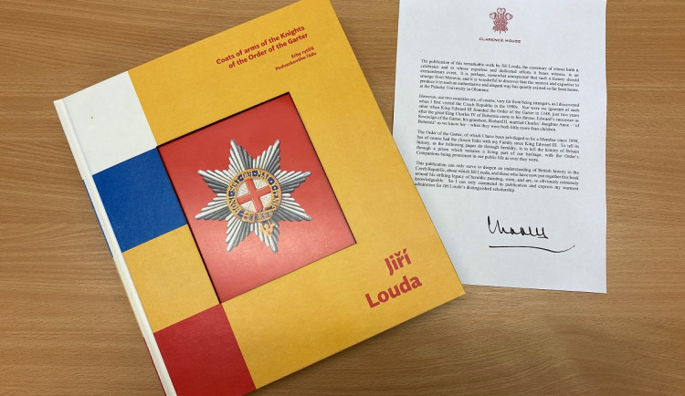 Ke knize heraldika Jiřího Loudy napsal předmluvu britský princ Charles. Připravuje ji Univerzita Palackého