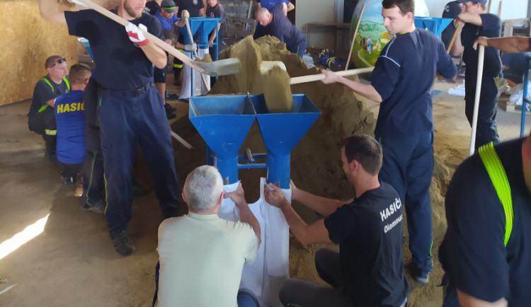 Po povodních na Uničovsku potřebovala Olomouc doplnit protipovodňové pytle s pískem