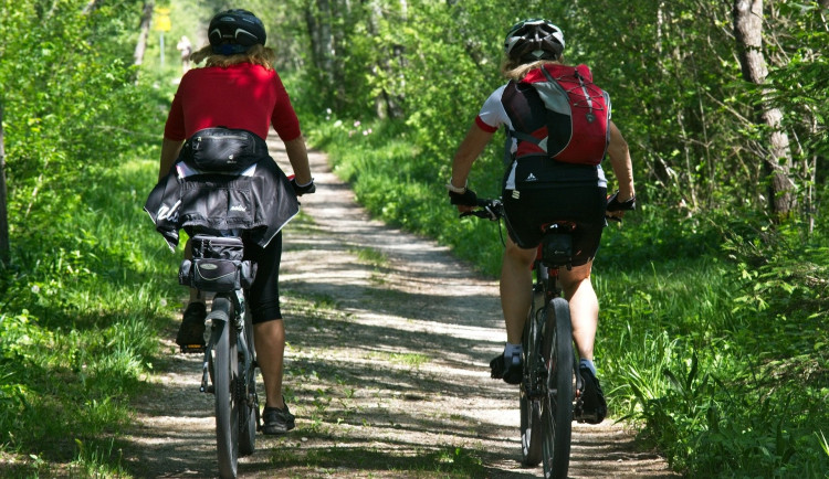 Cyklistická sezóna je v plném proudu. Co patří do povinné výbavy kola?