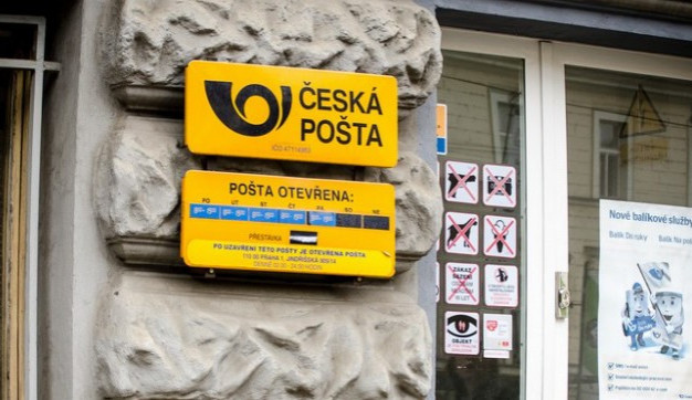 Olomouckému řidiči pošty se nelíbilo, že dostává méně peněz než kolegové v Praze. Uspěl u soudu