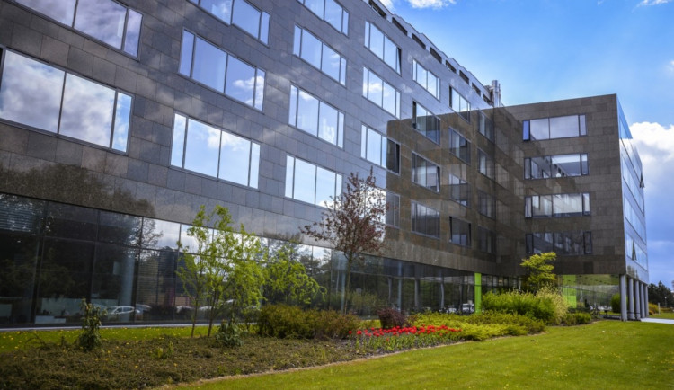 Děkan přírodovědecké fakulty podal správní žalobu kvůli vzniku nového ústavu