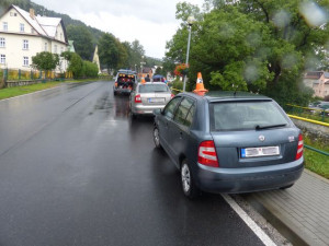 Policie pátrá po řidiči, který způsobil dopravní nehodu dvou aut. Z místa nehody ujel