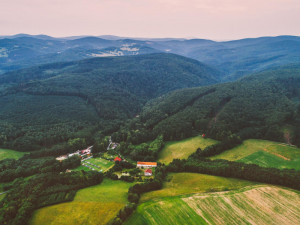 Prázdninové pobyty v Česku jdou již sehnat těžko, hlásí prodejci