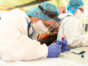 Fakultní nemocnice Olomouc rozšiřuje pro turisty do Řecka odběry a zavádí administrativní poplatek pro samoplátce