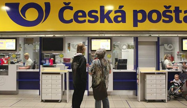 Pošta si chce od bank půjčit na provoz až pět miliard korun, aby překlenula období, za které ještě peníze od státu nedostala