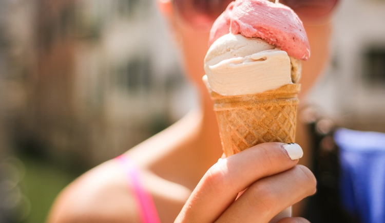 Kontroly odhalují, že téměř třetina nebalených zmrzlin nesplňuje hygienické limity