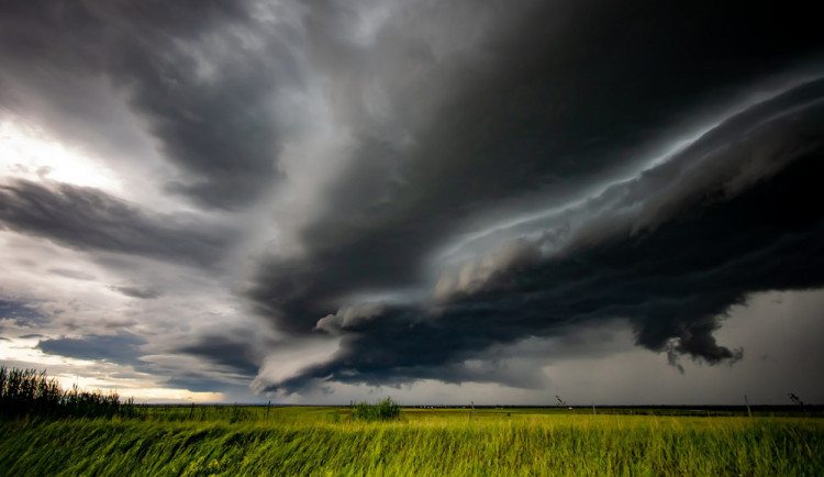Meteorologové rozšiřují pondělní výstrahu před silnými bouřkami i na Olomoucký kraj