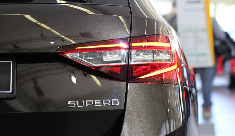 Olomoucký vrchní soud potvrdil Ukrajinci za podvod s auty z autosalonů 7,5 roku