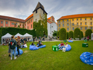 Mladí nadaní umělci se představí na festivalu St-Art na konviktu. Univerzita spojila síly se středoškoláky