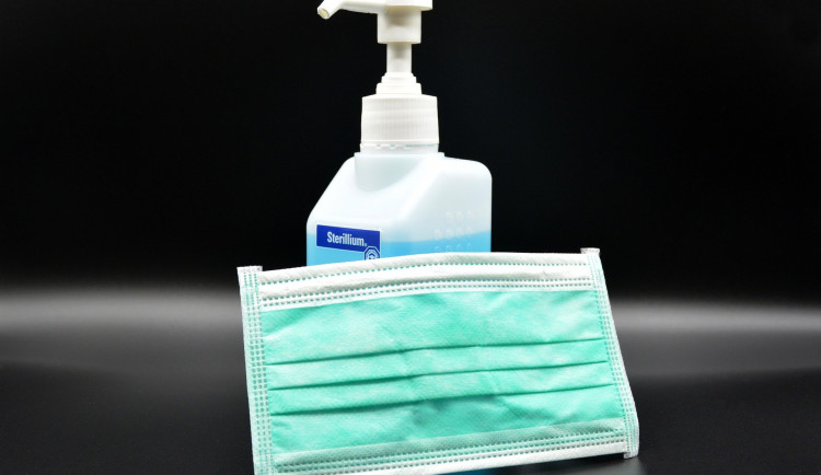 Prostějovské školy dostanou před začátkem školního roku od města bezmála 400 litrů desinfekce