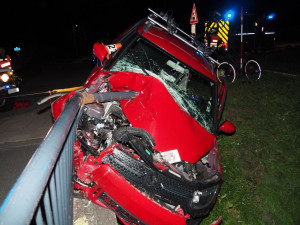 FOTO: Dvě havárie během dne kvůli únavě. Jedna řidička byla lehce zraněna