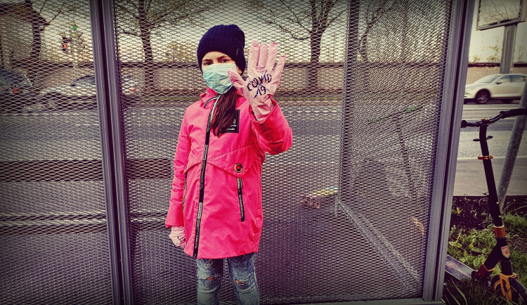 Do škol dodala olomoucká radnice před školním rokem přes 20 tisíc roušek a respirátorů