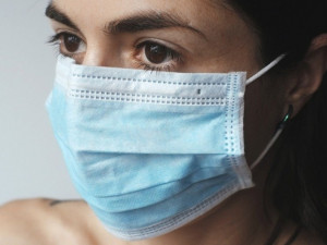 Denní přírůstek koronaviru v Česku podruhé přesáhl 500