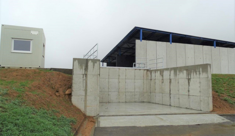 Nová kompostárna v Žeravicích zpracuje až pět tisíc tun bioodpadu ročně. Její stavba stála přes 13 miliónů