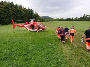 FOTO: Chlapec spadl ze skály na školním výletě a těžce se zranil