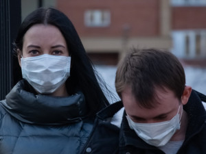 V pátek přibylo v Česku rekordních téměř 800 nakažených