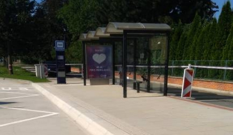 Oprava zastávky ve Chválkovicích za téměř tři miliony korun je dokončena