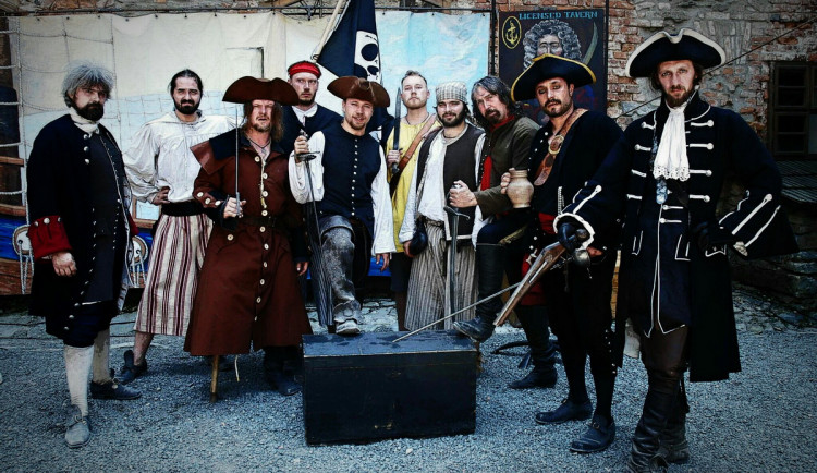 Šermířsko divadelní víkend na hradě Helfštýn nabídne i nový cirkus