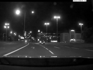 VIDEO: Divoká policejní honička v Olomouci. Ujíždějícího řidiče BMW musel zastavit až zátaras na ulici Tovární