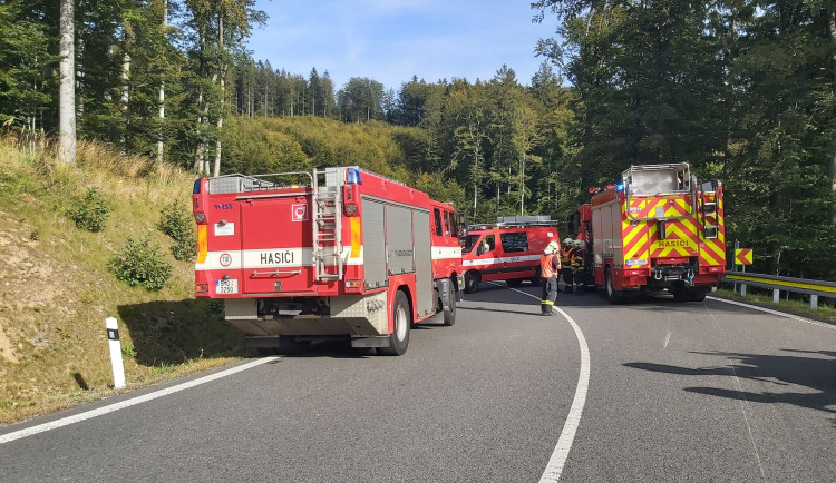 Mladý motorkář zemřel po nárazu do svodidel