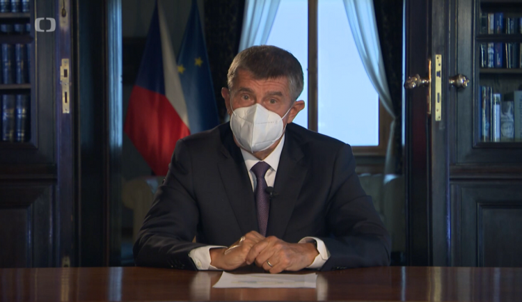 Babiš v mimořádném projevu vyzval k nošení roušek a přiznal pochybení v létě