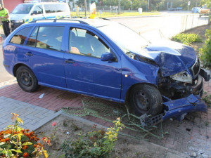 Nehoda odhalila muže, na něhož byl vydán příkaz k výkonu trestu. Způsobil si ji sám