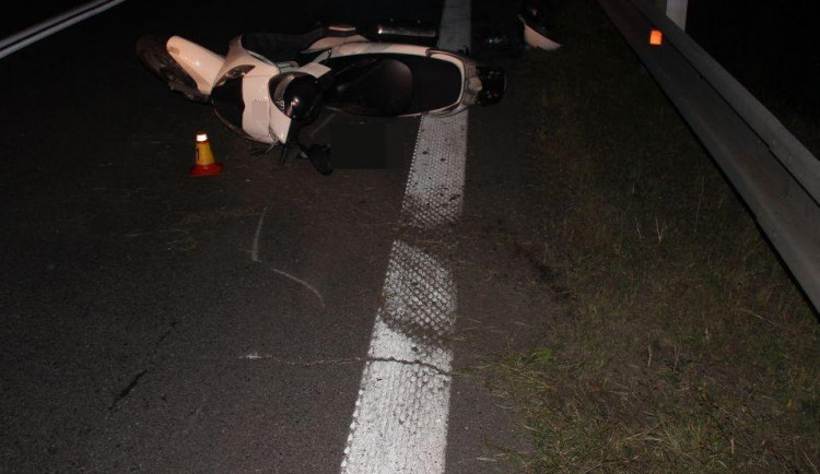 Policie hledá svědky nehody, při které se těžce zranil motorkář