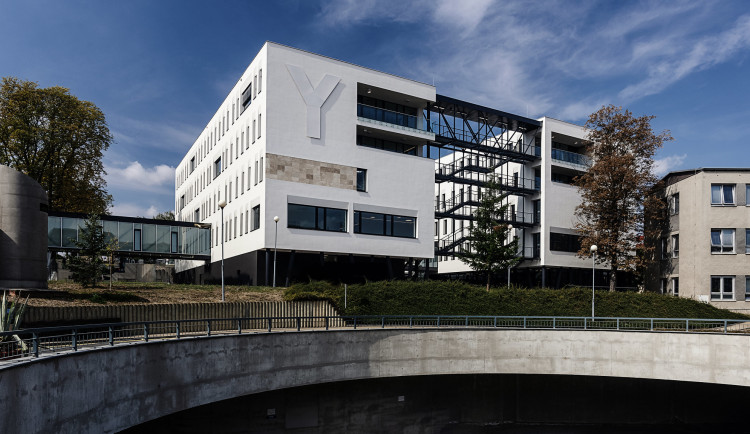 Fakultní nemocnice Olomouc od soboty zavádí plošný zákaz návštěv
