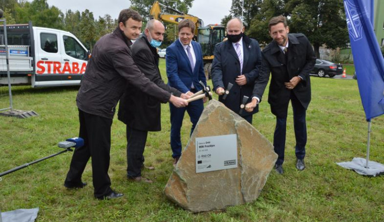 FOTO: Město Prostějov čeká v příštím roce rozsáhlá oprava D46, včera byla stavba pomyslně odstartována