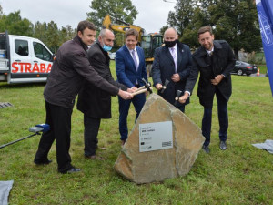 FOTO: Město Prostějov čeká v příštím roce rozsáhlá oprava D46, včera byla stavba pomyslně odstartována