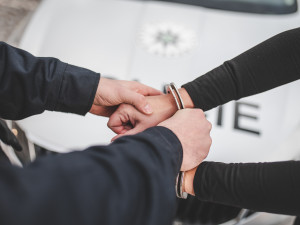 Žena si pujčila přes milion korun, závazky nesplácela. Nyní jí hrozí až osm let vězení