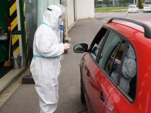 V Olomouckém kraji odvolilo na drive-in stanovištích 232 lidí v karanténě