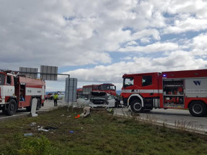 AKTUÁLNĚ: Dálnici D1 u Lipníku nad Bečvou zablokovala vážná nehoda čtyř aut, sedm osob zraněno