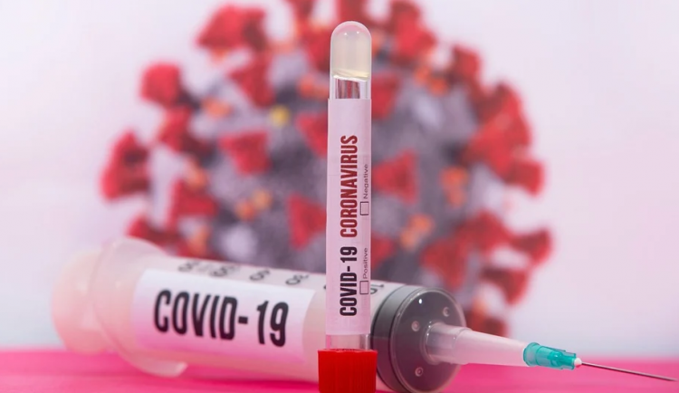 V Česku přibyl největší nedělní nárůst nakažených. V pátek se mají oznámit další opatření