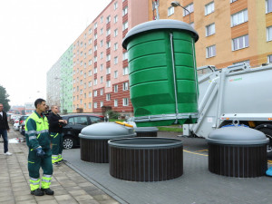 Na olomouckém sídlišti mají nové polopodzemní kontejnery s větší kapacitou