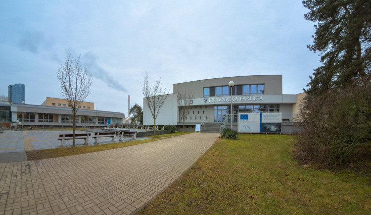 Od pondělí přejde Univerzita Palackého na distanční výuku