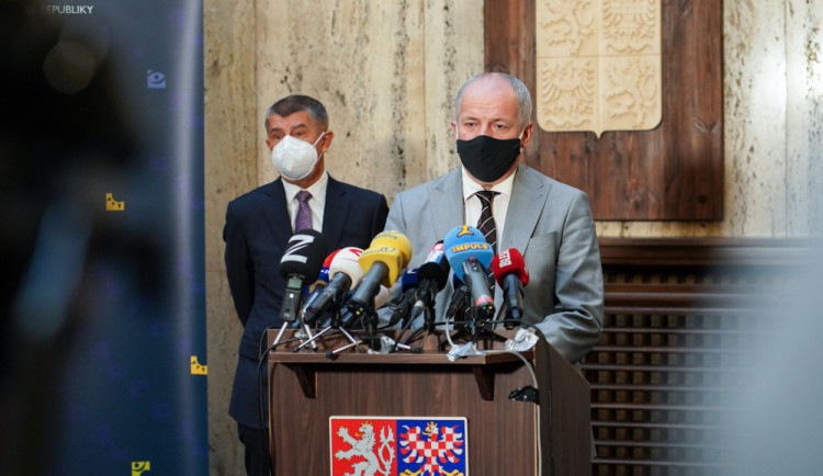 Babiš vyzval k dodržování opatření, jinak hrozí lockdown. Prymula povolává zdravotníky