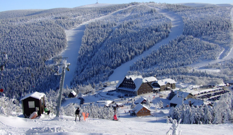 Lyžařské areály v Jeseníkách investovaly miliony a věří, že sezona proběhne