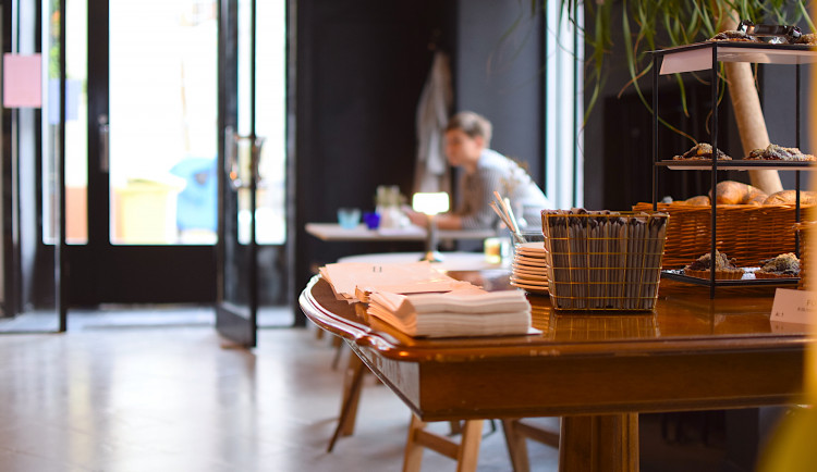 Nová omezení pro restaurace a kavárny. Jak si se současnou situací poradí podniky v Olomouci?