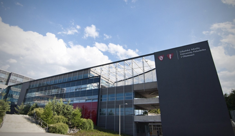 V Olomouci je připraveno pomoci ve zdravotnictví až 700 studentů, někteří se už zapojili