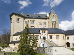 Oprava unikátního souboru kamen na hradě Šternberk se dokončila