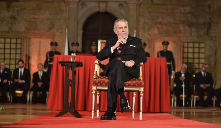 Hygienici rozhodnou o předávání státních vyznamenání příští týden