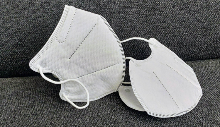 Město chce pořídit ochranné pomůcky pro školy. Vybírá jen ty od českých výrobců