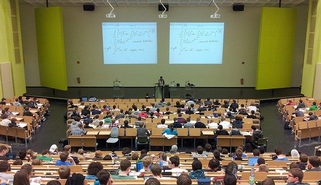 Kvůli pandemii koronaviru přijdou letos vysoké školy podle odhadů až o 2,25 miliardy korun