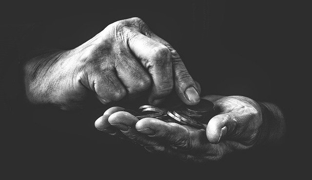 Uzavřeným podnikům a firmám nahradí stát celé mzdy pracovníků, peníze poskytne program Antivirus