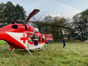 Na letišti u Šumperka se zřítil ultralight. Pilot se vážně zranil