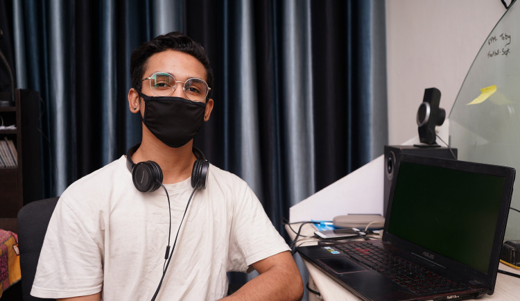 Dnes žákům začíná volno, nebudou se proto muset učit on-line