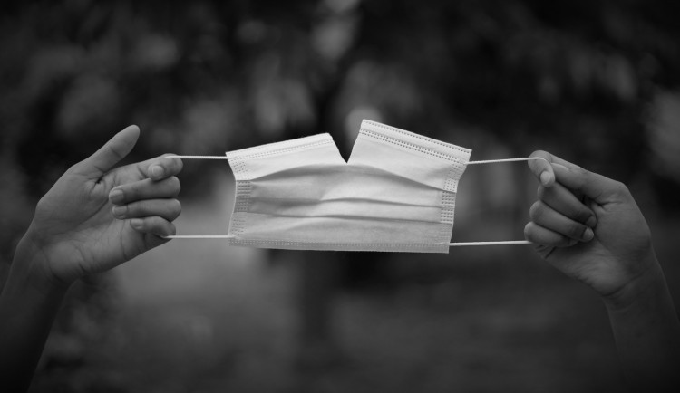 Úspěšnost rychlých antigenních testů je rozporuplná. Podle českých odborníků neodhalí covid-19 asi u třetiny nakažených